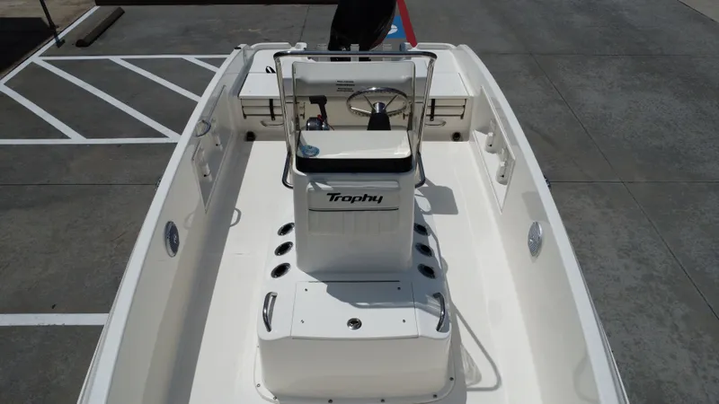 Slide: The Image of Bayliner T18LE 2025 - 24