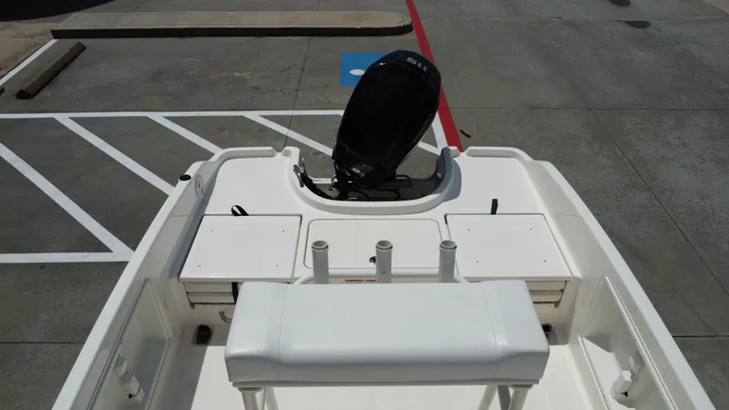 Slide: The Image of Bayliner T18LE 2025 - 25