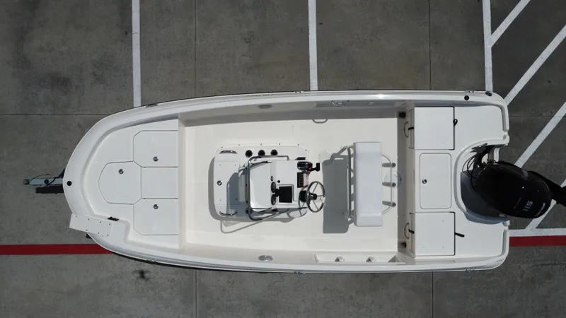 Slide: The Image of Bayliner T18LE 2025 - 26