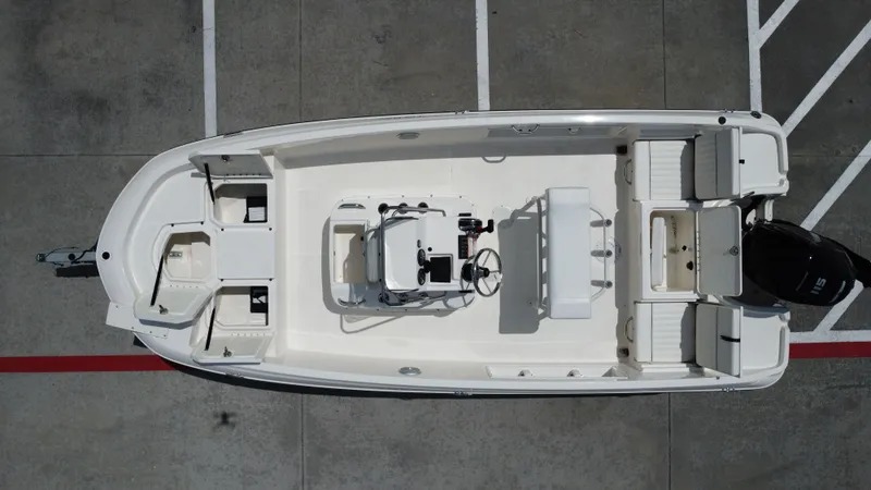 Slide: The Image of Bayliner T18LE 2025 - 27