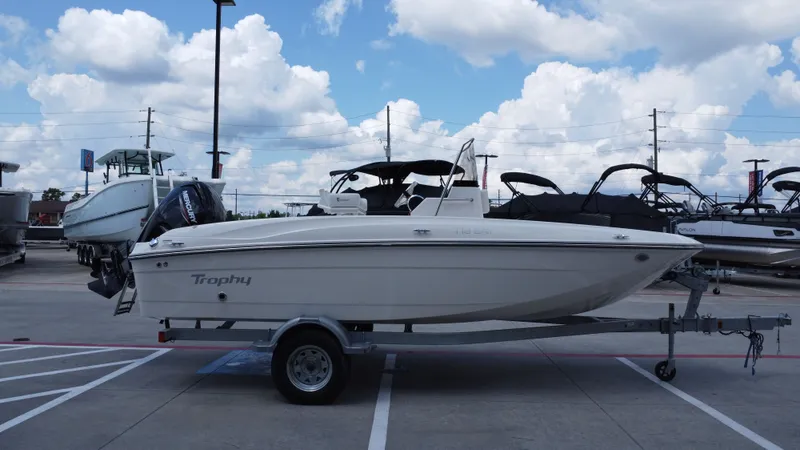 Slide: The Image of Bayliner T18LE 2025 - 3