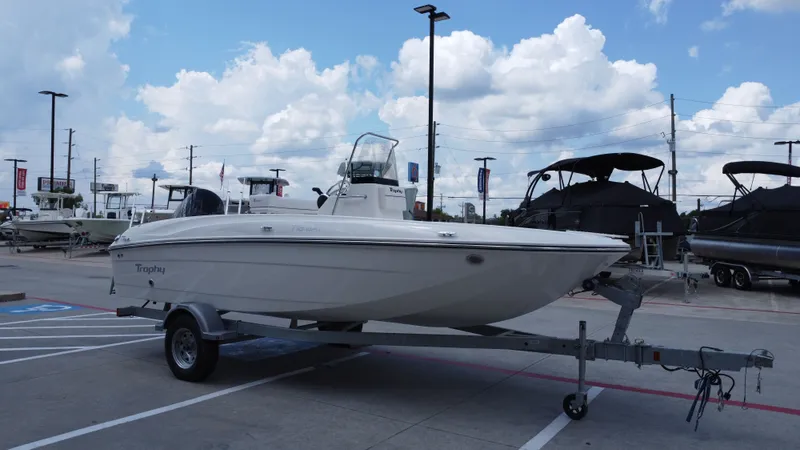 Slide: The Image of Bayliner T18LE 2025 - 6