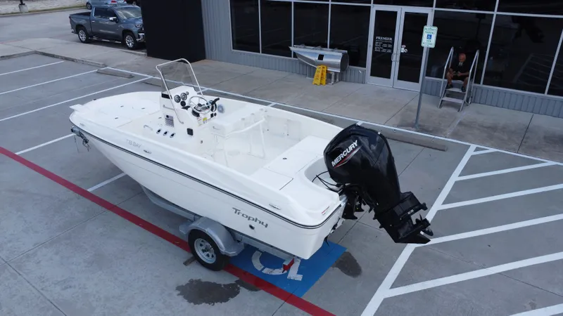 Slide: The Image of Bayliner T18LE 2025 - 17