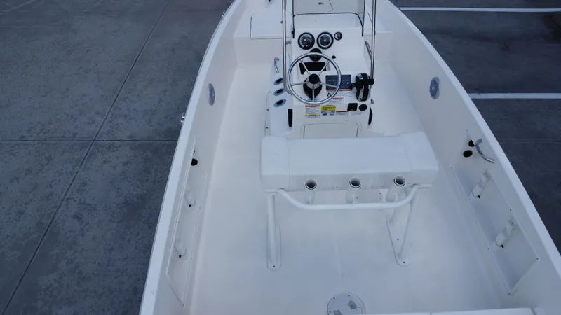 Slide: The Image of Bayliner T18LE 2025 - 24