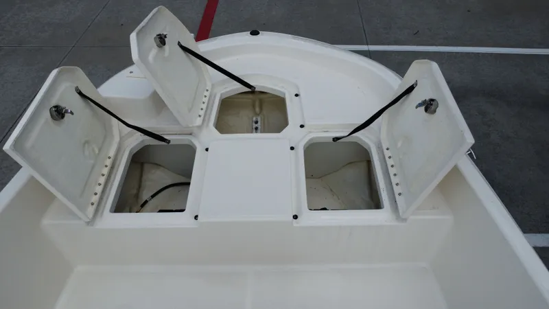 Slide: The Image of Bayliner T18LE 2025 - 28