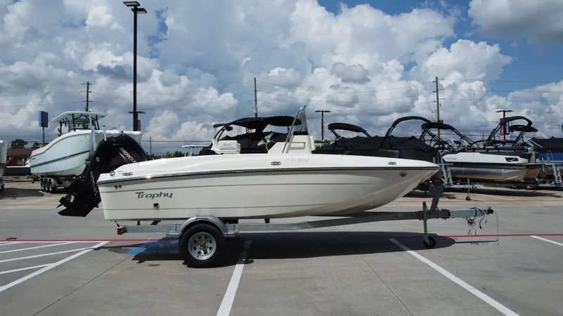 Slide: The Image of Bayliner T18LE 2025 - 3