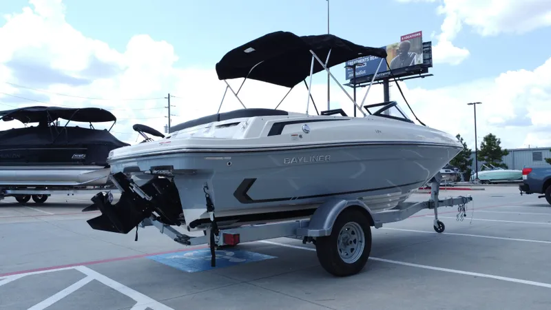 Slide: The Image of Bayliner VR4 2024 - 10