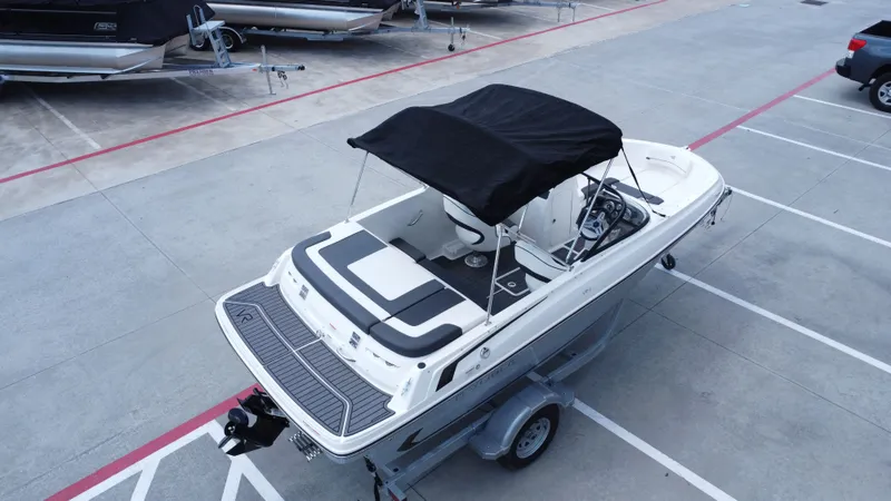 Slide: The Image of Bayliner VR4 2024 - 11