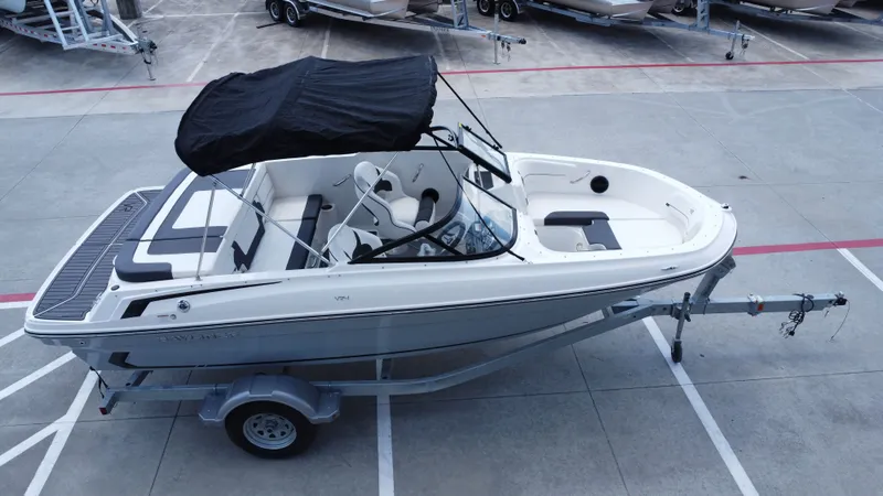 Slide: The Image of Bayliner VR4 2024 - 12