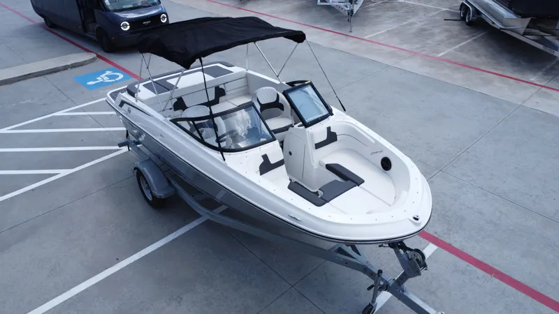 Slide: The Image of Bayliner VR4 2024 - 13