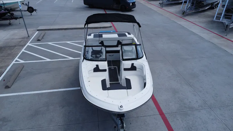 Slide: The Image of Bayliner VR4 2024 - 14