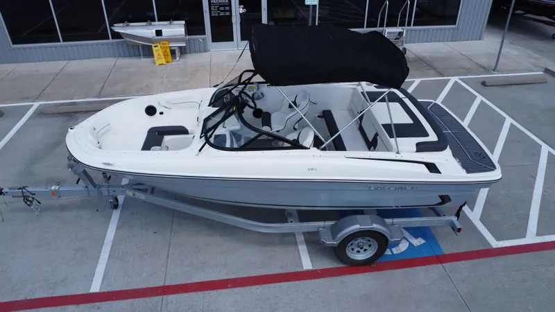 Slide: The Image of Bayliner VR4 2024 - 16