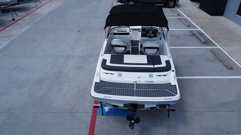 Slide: The Image of Bayliner VR4 2024 - 18