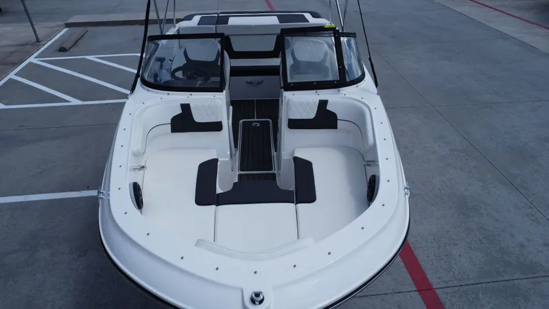 Slide: The Image of Bayliner VR4 2024 - 20