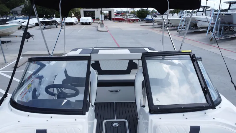 Slide: The Image of Bayliner VR4 2024 - 21