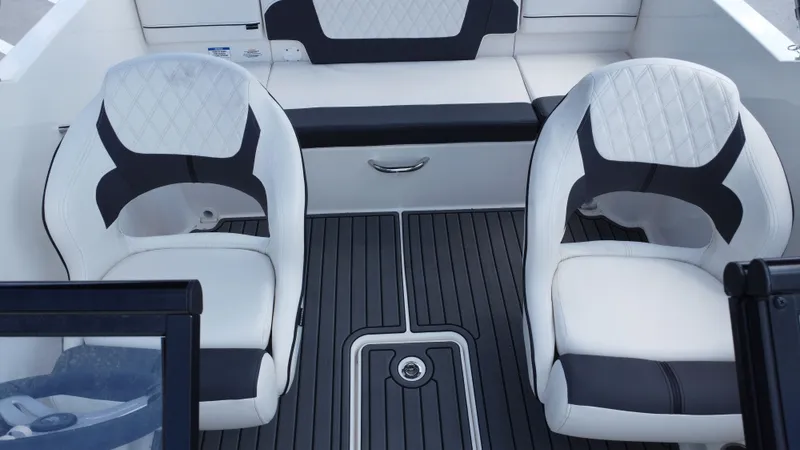 Slide: The Image of Bayliner VR4 2024 - 22