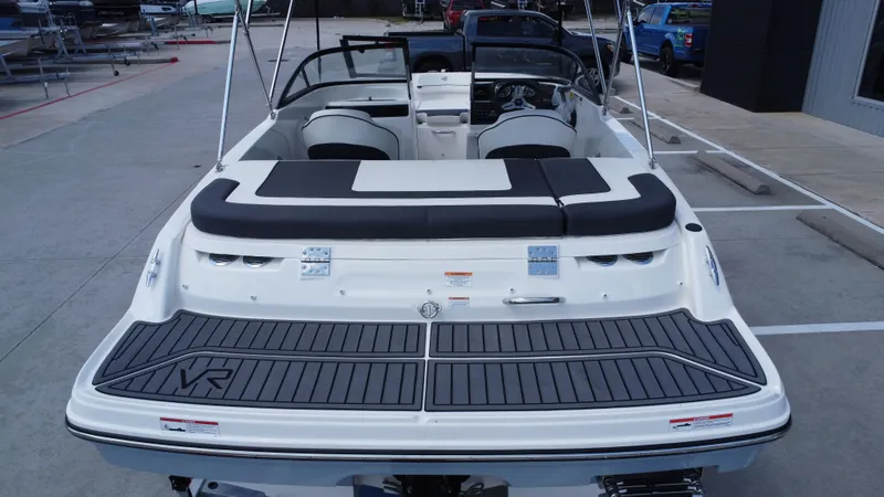 Slide: The Image of Bayliner VR4 2024 - 24