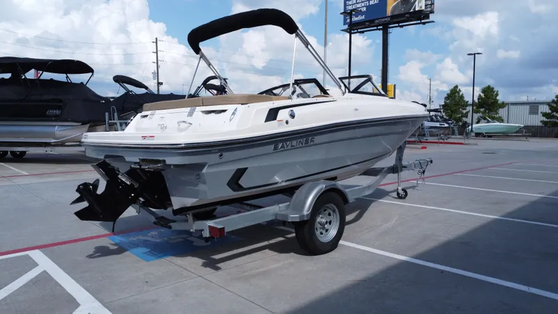 Slide: The Image of Bayliner VR4 2024 - 10