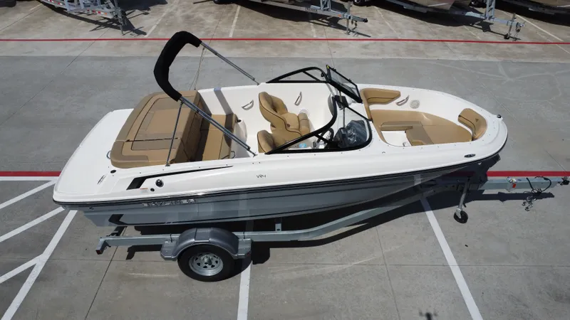 Slide: The Image of Bayliner VR4 2024 - 12