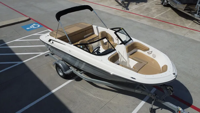 Slide: The Image of Bayliner VR4 2024 - 13