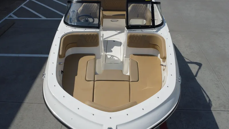 Slide: The Image of Bayliner VR4 2024 - 20