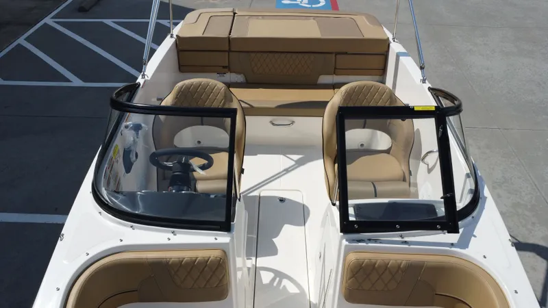 Slide: The Image of Bayliner VR4 2024 - 21