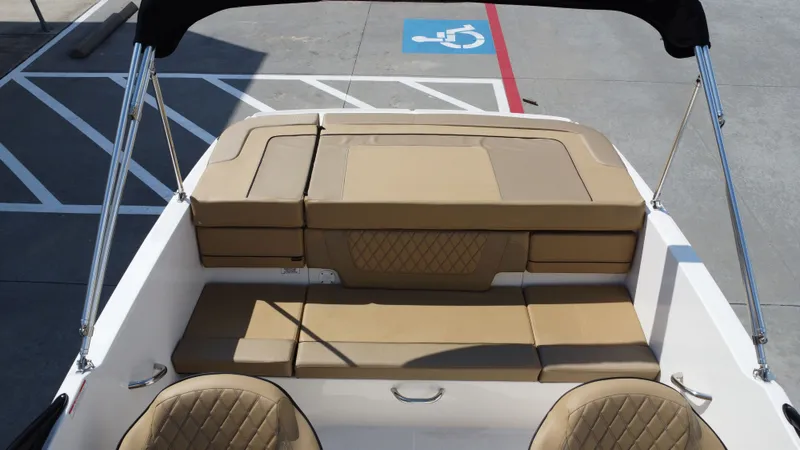 Slide: The Image of Bayliner VR4 2024 - 22