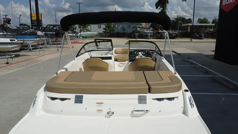 Slide: The Image of Bayliner VR4 2024 - 23