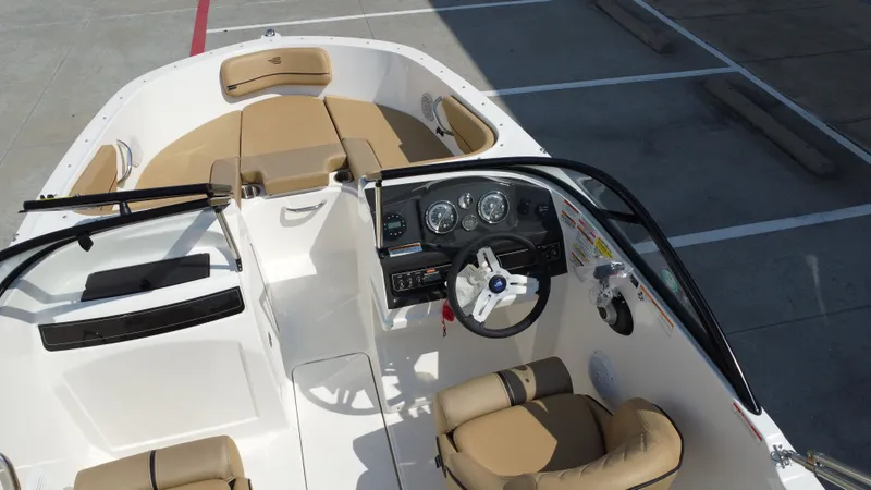 Slide: The Image of Bayliner VR4 2024 - 24