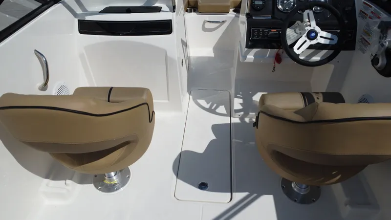 Slide: The Image of Bayliner VR4 2024 - 26