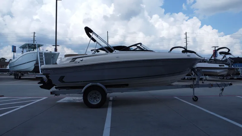 Slide: The Image of Bayliner VR4 2024 - 5