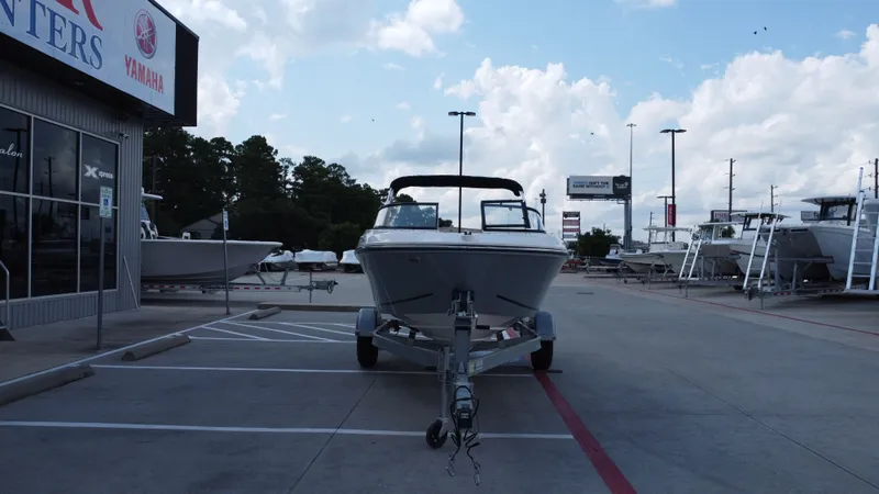 Slide: The Image of Bayliner VR4 2024 - 7