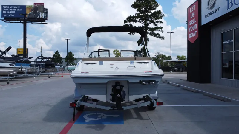 Slide: The Image of Bayliner VR4 2024 - 9