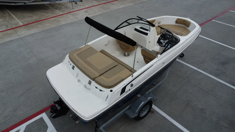 Slide: The Image of Bayliner VR4 2024 - 11
