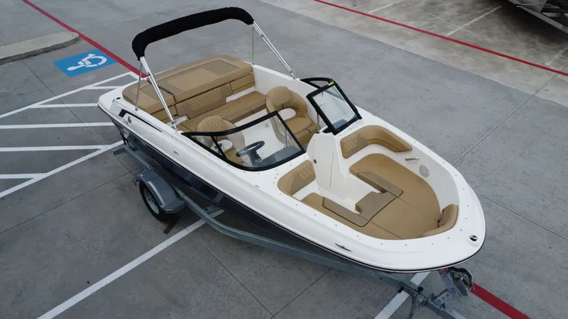 Slide: The Image of Bayliner VR4 2024 - 13