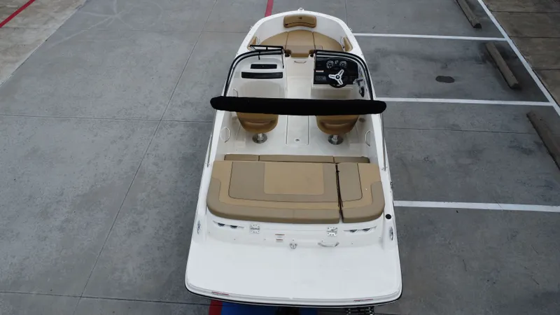 Slide: The Image of Bayliner VR4 2024 - 18