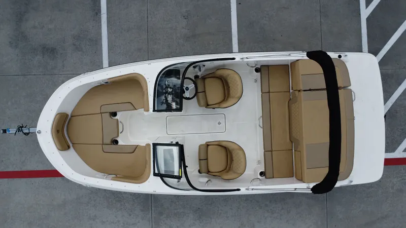 Slide: The Image of Bayliner VR4 2024 - 19