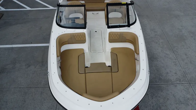 Slide: The Image of Bayliner VR4 2024 - 20