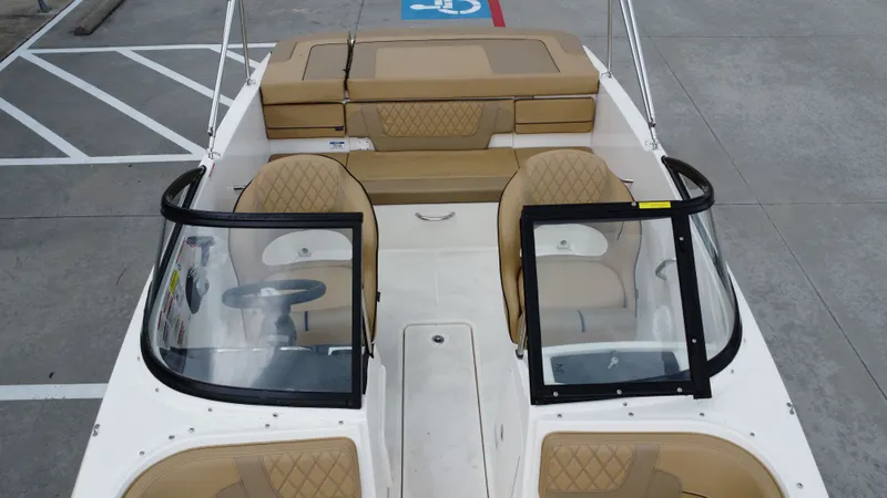 Slide: The Image of Bayliner VR4 2024 - 21