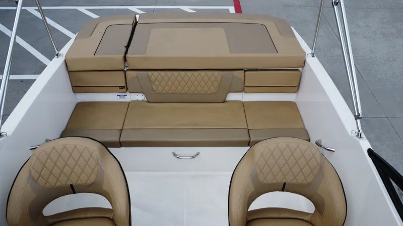 Slide: The Image of Bayliner VR4 2024 - 23