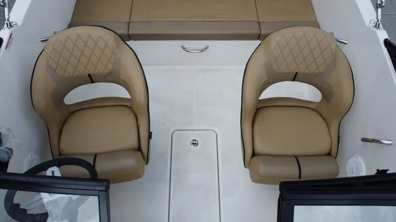 Slide: The Image of Bayliner VR4 2024 - 24