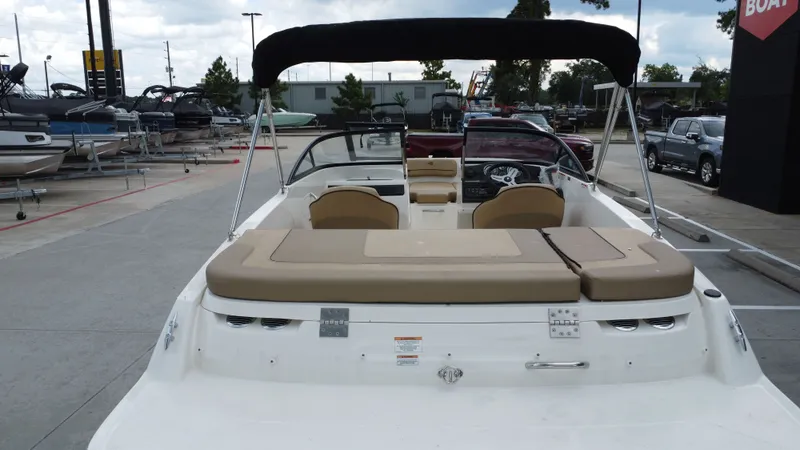 Slide: The Image of Bayliner VR4 2024 - 26