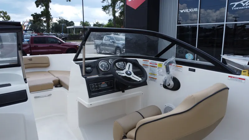 Slide: The Image of Bayliner VR4 2024 - 28