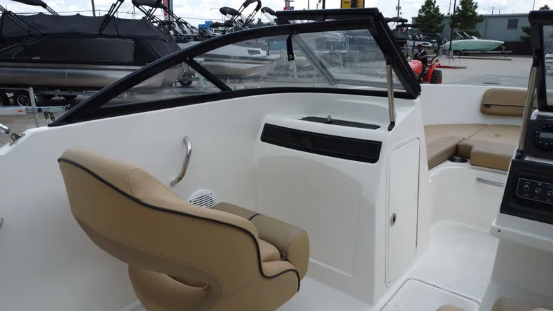 Slide: The Image of Bayliner VR4 2024 - 29