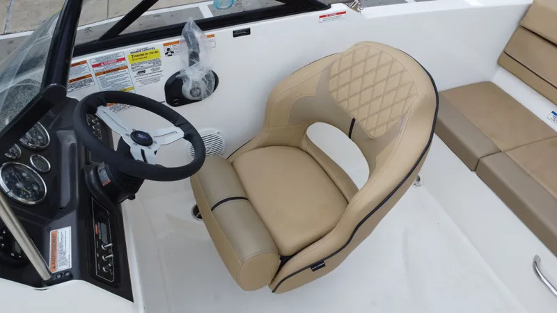 Slide: The Image of Bayliner VR4 2024 - 31