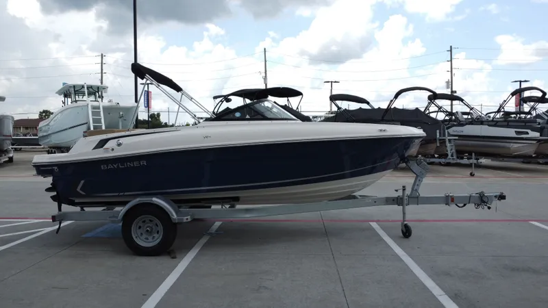 Slide: The Image of Bayliner VR4 2024 - 5