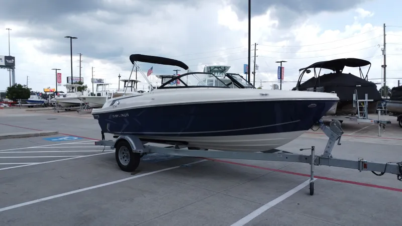 Slide: The Image of Bayliner VR4 2024 - 6