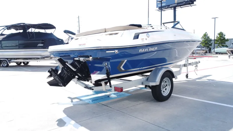 Slide: The Image of Bayliner VR4 2024 - 10