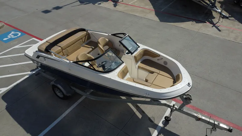 Slide: The Image of Bayliner VR4 2024 - 13