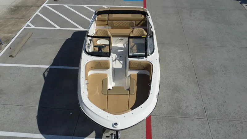 Slide: The Image of Bayliner VR4 2024 - 14